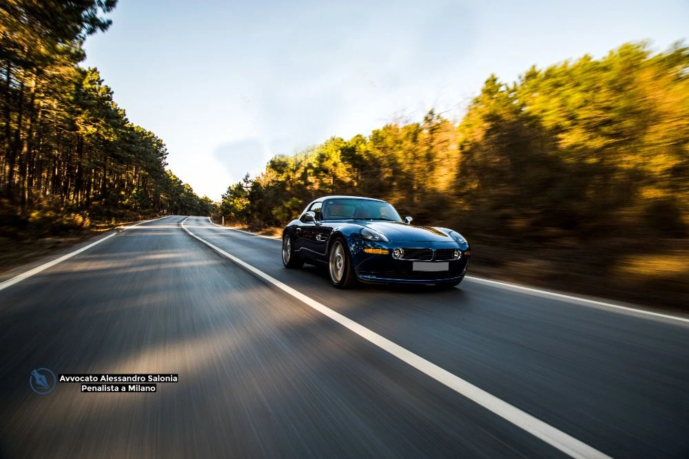Auto in corsa con targa contraffatta reato - Avvocato Alessandro Salonia Penalista Milano