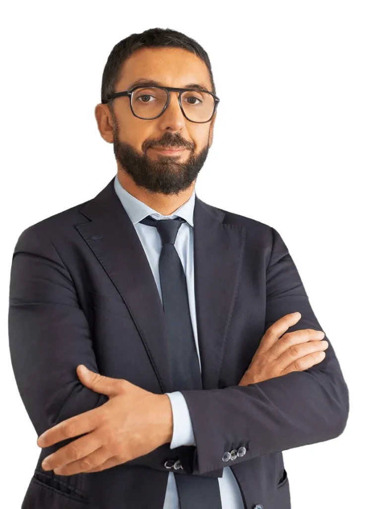 L'Avvocato Alessandro Salonia, esperto avvocato violenza sessuale Milano, analizza le prove di un caso nel suo studio legale